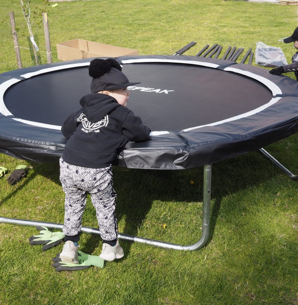 pieni trampoliini