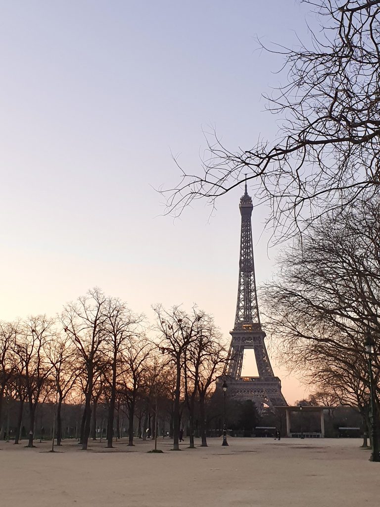 Eiffeltornin valoshow kellonaika ja kesto.
